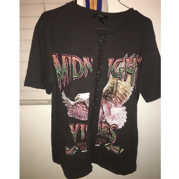 Graphic T-Shirt - Picture 1 of 3